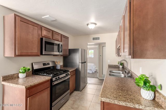 6625 E 38th Street, Tucson, AZ 85730