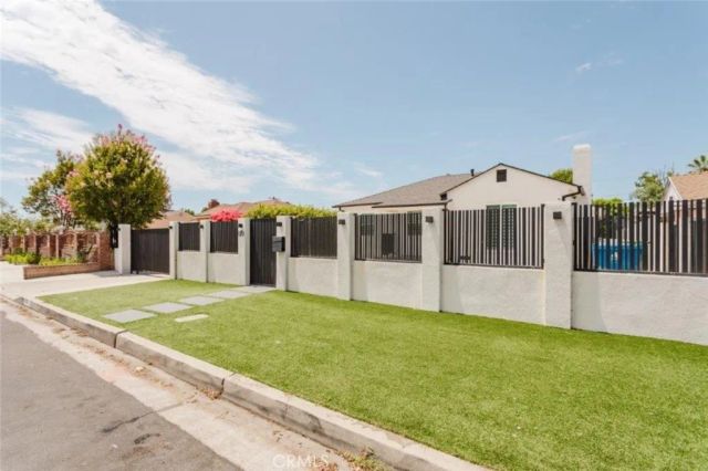 8119 Shadyglade Avenue, North Hollywood, CA 91605