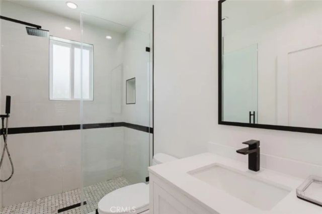 8119 Shadyglade Avenue, North Hollywood, CA 91605