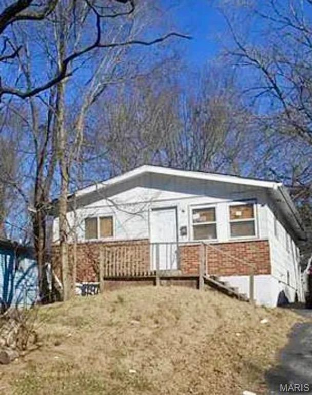 10246 Count Drive, St Louis, MO 63136
