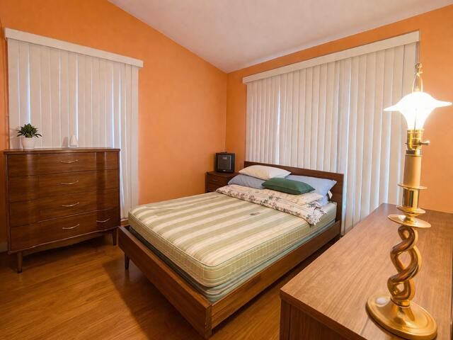 8210 Lakewood Avenue, Gary, IN 46403