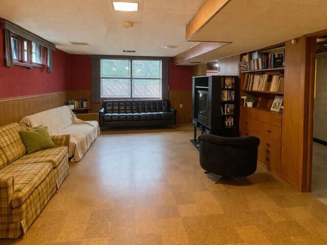 8210 Lakewood Avenue, Gary, IN 46403