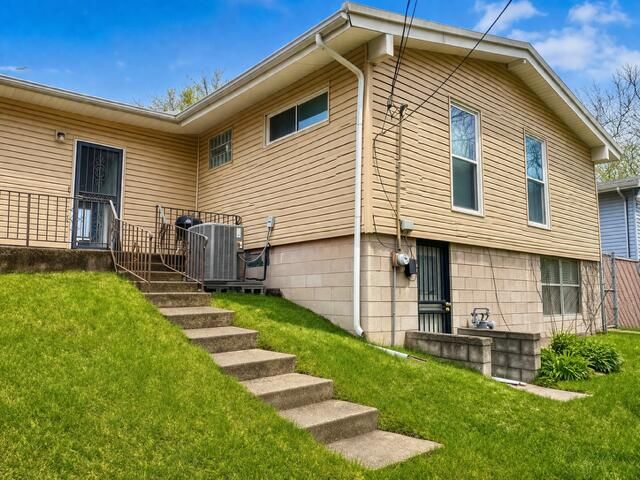8210 Lakewood Avenue, Gary, IN 46403