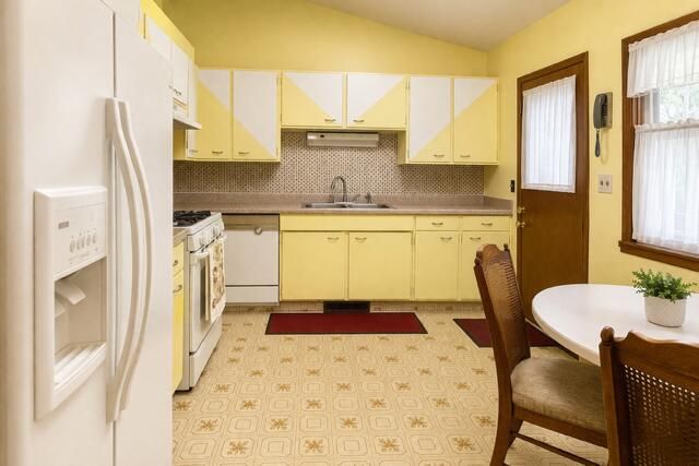 8210 Lakewood Avenue, Gary, IN 46403