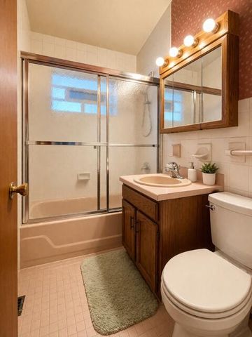 8210 Lakewood Avenue, Gary, IN 46403