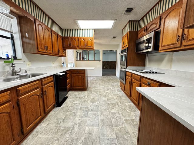 1050 35th Street NE, Paris, TX 75462