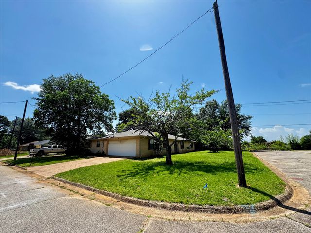 1050 35th Street NE, Paris, TX 75462