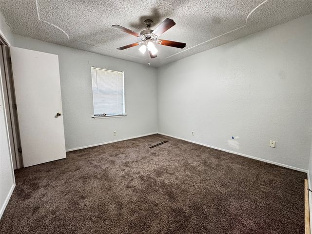1050 35th Street NE, Paris, TX 75462