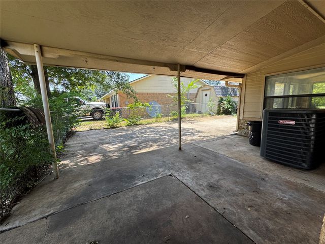 1050 35th Street NE, Paris, TX 75462