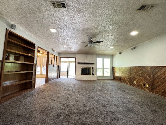 1050 35th Street NE, Paris, TX 75462