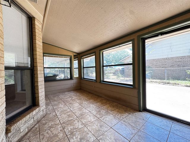 1050 35th Street NE, Paris, TX 75462
