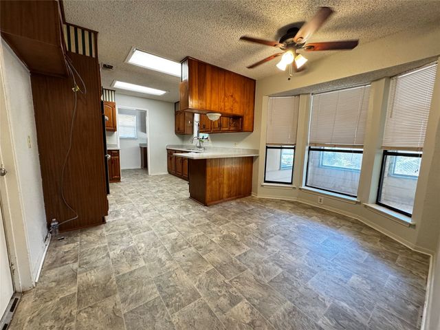 1050 35th Street NE, Paris, TX 75462