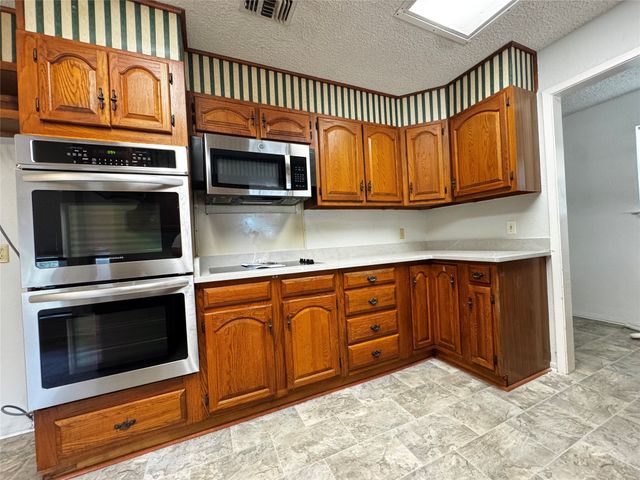1050 35th Street NE, Paris, TX 75462