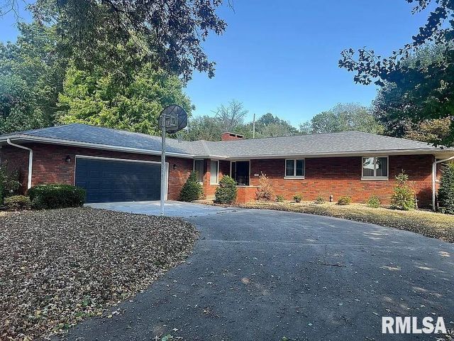 208 Othelle Street, Taylorville, IL 62568