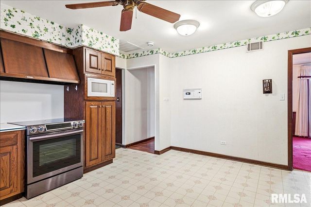 208 Othelle Street, Taylorville, IL 62568