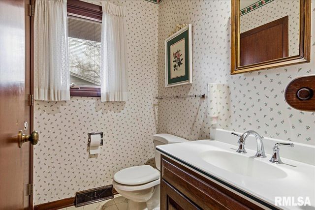 208 Othelle Street, Taylorville, IL 62568