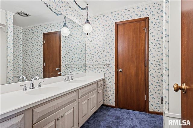 208 Othelle Street, Taylorville, IL 62568