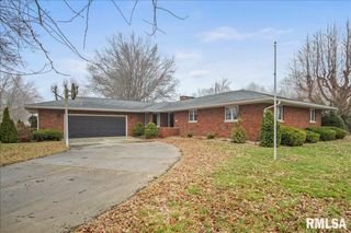 208 Othelle Street, Taylorville, IL 62568