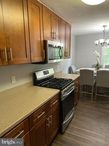 14709 BENTLEY SQ, Centreville, VA 20120