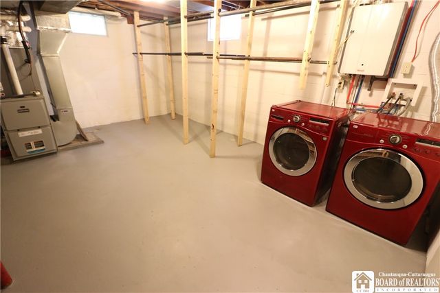 7 Karen Drive, Hanover, NY 14136