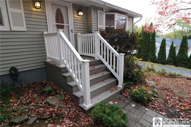 7 Karen Drive, Hanover, NY 14136