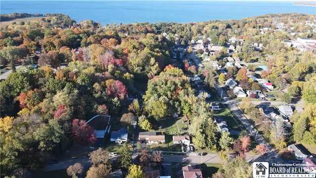 7 Karen Drive, Hanover, NY 14136