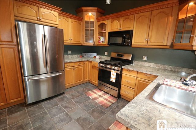 7 Karen Drive, Hanover, NY 14136