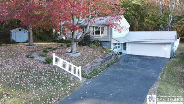 7 Karen Drive, Hanover, NY 14136