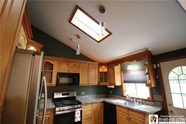 7 Karen Drive, Hanover, NY 14136