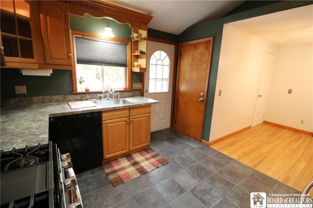 7 Karen Drive, Hanover, NY 14136