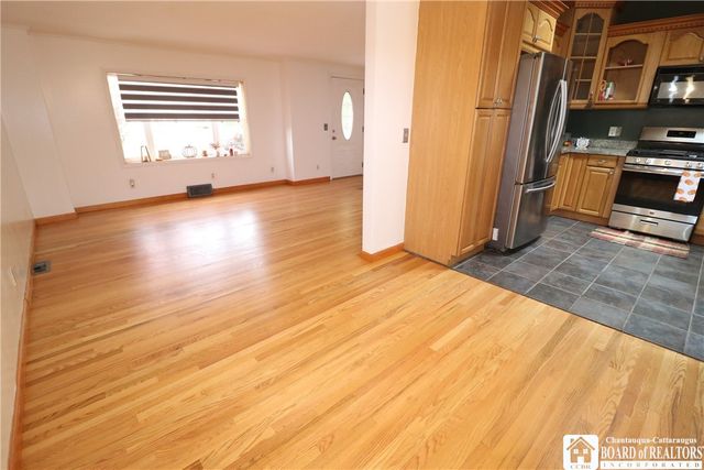 7 Karen Drive, Hanover, NY 14136