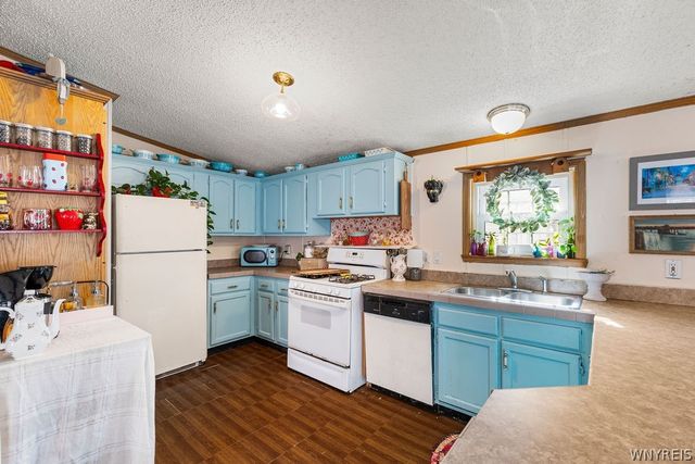 1407 Breeze Way East, Newfane, NY 14108