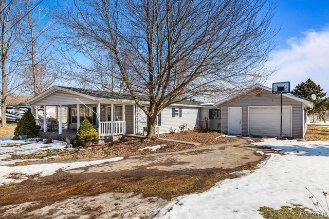 1407 Breeze Way East, Newfane, NY 14108