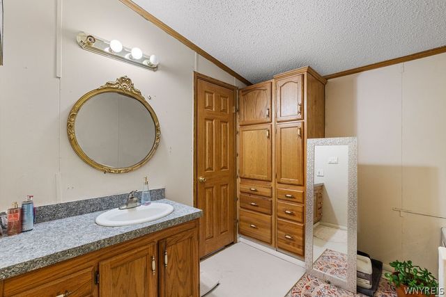 1407 Breeze Way East, Newfane, NY 14108