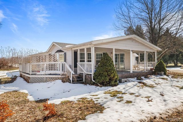 1407 Breeze Way East, Newfane, NY 14108