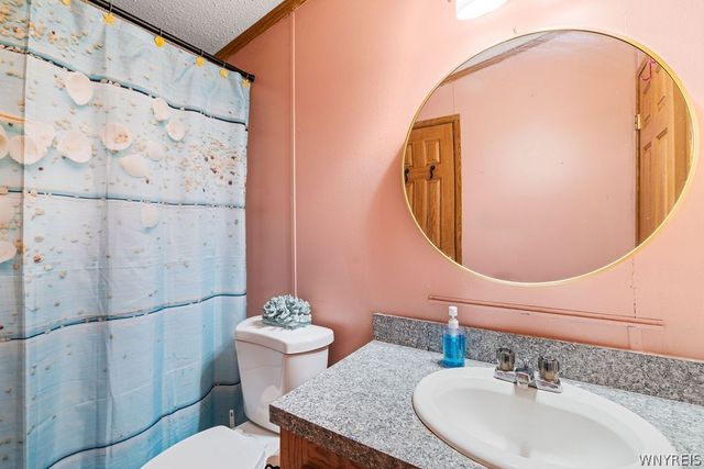 1407 Breeze Way East, Newfane, NY 14108