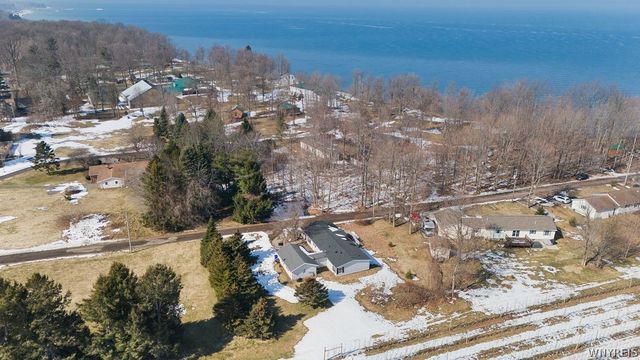 1407 Breeze Way East, Newfane, NY 14108