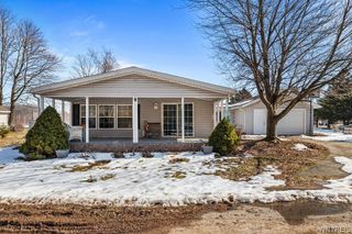 1407 Breeze Way East, Newfane, NY 14108