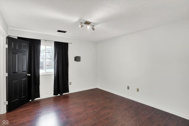 8418 Glenwillow Lane 103, Indianapolis, IN 46278