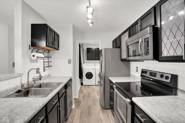 8418 Glenwillow Lane 103, Indianapolis, IN 46278