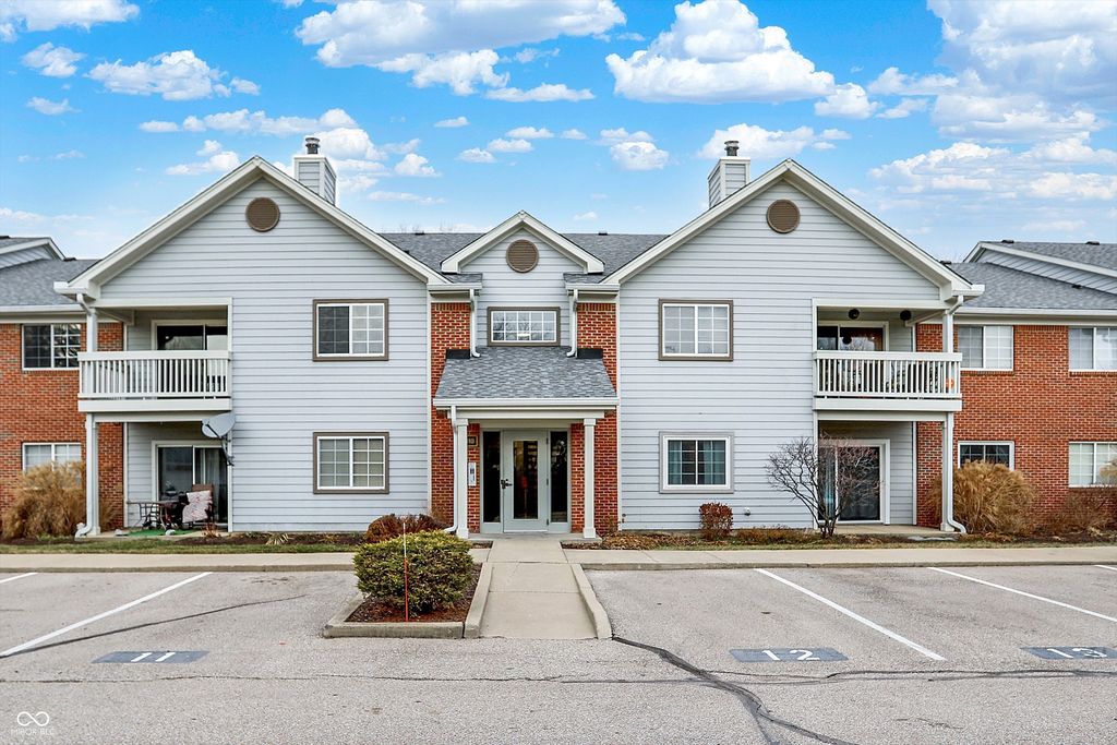 8418 Glenwillow Lane 103, Indianapolis, IN 46278
