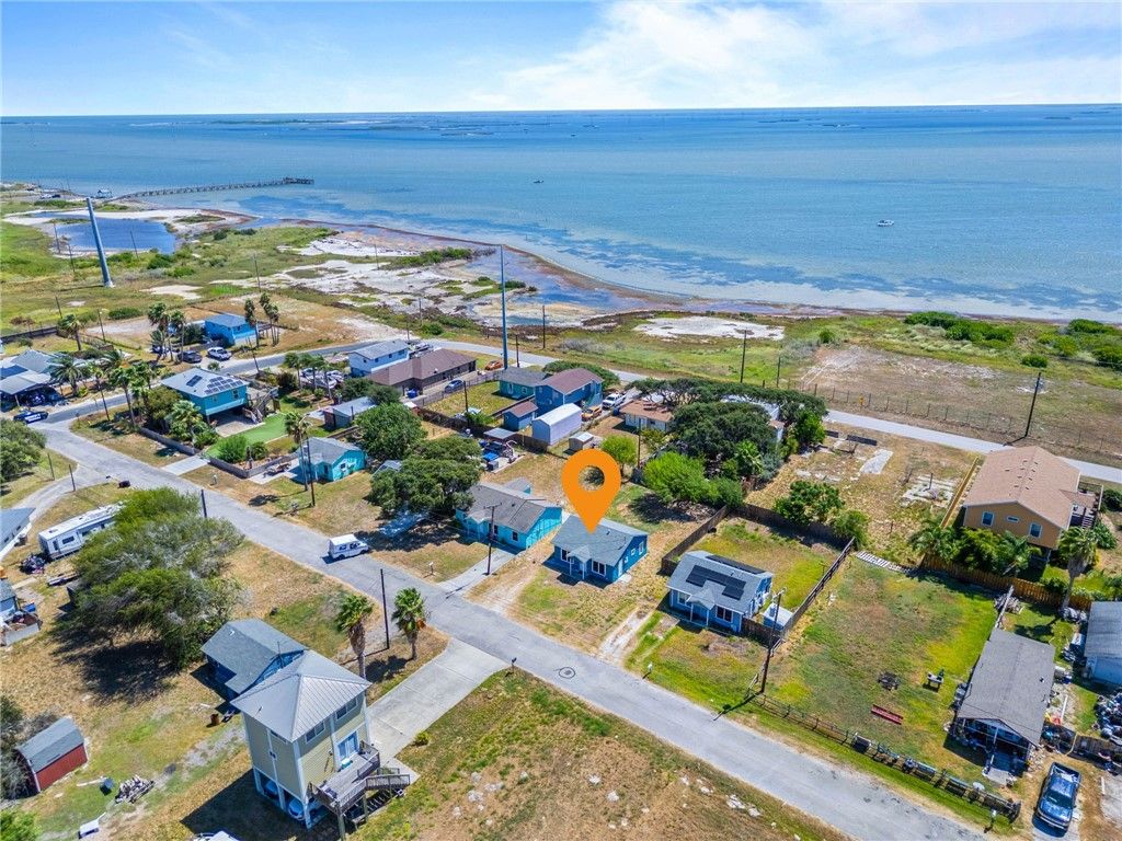 913 Recreation Dr, Corpus Christi, TX 78418 — photo 2
