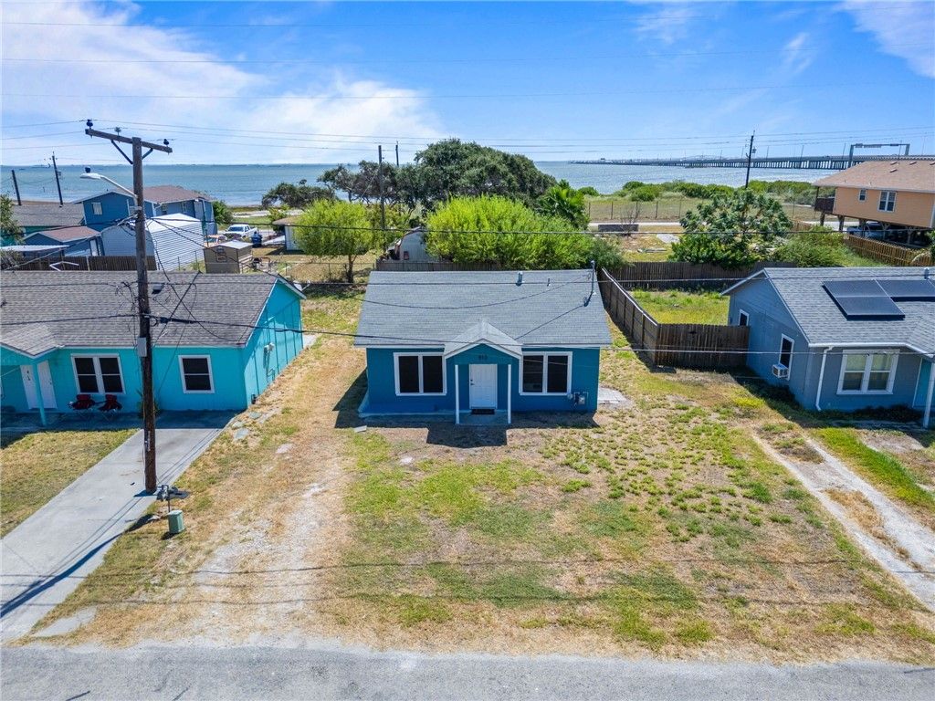 913 Recreation Dr, Corpus Christi, TX 78418 — photo 3