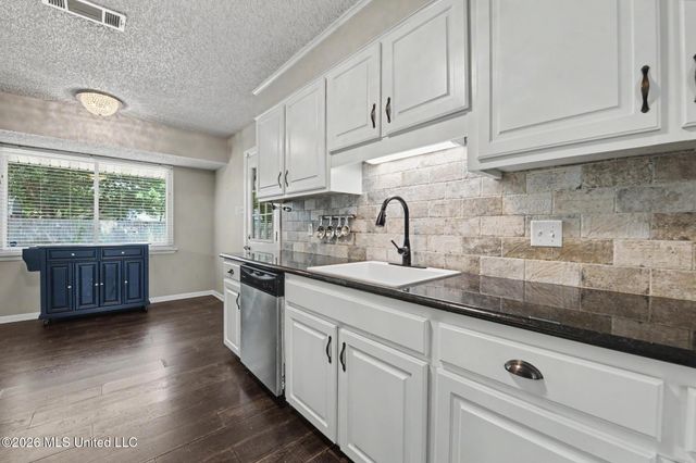 15290 N Parkwood Drive, Gulfport, MS 39503