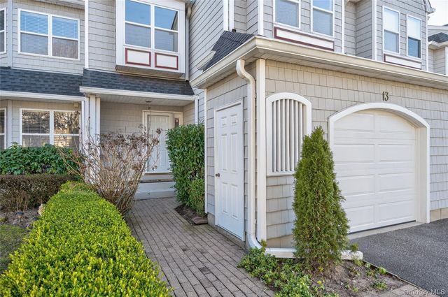 13 Parkridge Court, Huntington, NY 11743