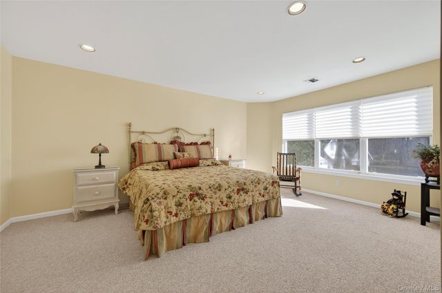 13 Parkridge Court, Huntington, NY 11743