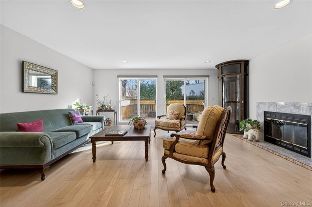 13 Parkridge Court, Huntington, NY 11743