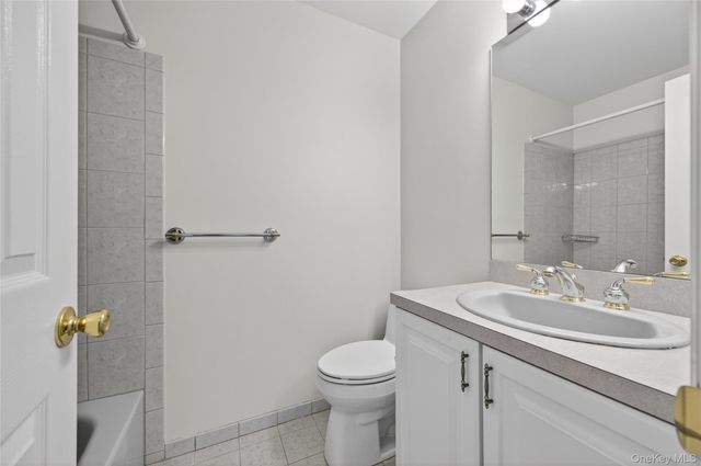 13 Parkridge Court, Huntington, NY 11743