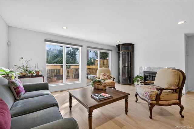 13 Parkridge Court, Huntington, NY 11743