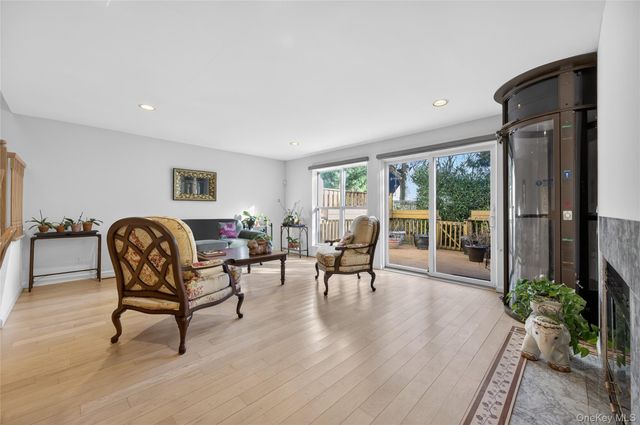 13 Parkridge Court, Huntington, NY 11743